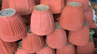 çok amaçlı kullanım için toprak çömlek ya da kil çömlek manzarası