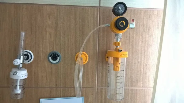 Medical oxygen air and vaccum connection in hospital wall