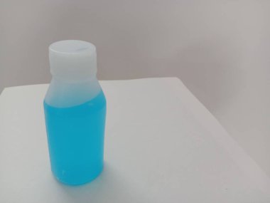 El dezenfektanı çok amaçlı kullanım için sıkça kullanılır.