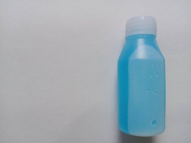 El dezenfektanı çok amaçlı kullanım için sıkça kullanılır.