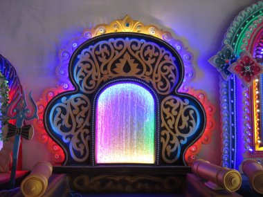 Projelerin çok amaçlı kullanımı için yıldırımlı dekoratif platform çerçeve tasarımı