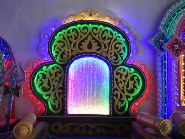 Projelerin çok amaçlı kullanımı için yıldırımlı dekoratif platform çerçeve tasarımı