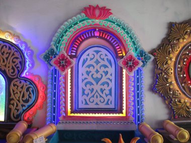 Projelerin çok amaçlı kullanımı için yıldırımlı dekoratif platform çerçeve tasarımı