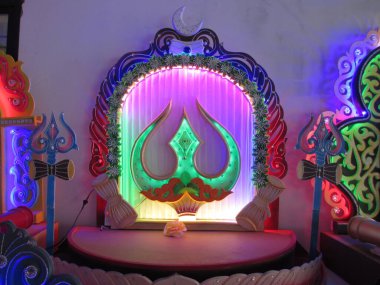 Projelerin çok amaçlı kullanımı için yıldırımlı dekoratif platform çerçeve tasarımı