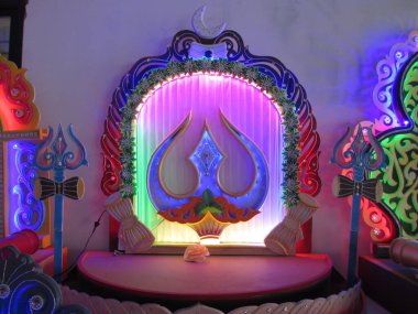 Projelerin çok amaçlı kullanımı için yıldırımlı dekoratif platform çerçeve tasarımı