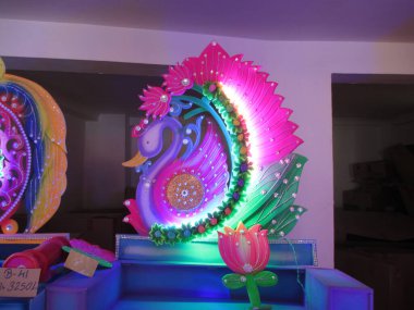 Projelerin çok amaçlı kullanımı için yıldırımlı dekoratif platform çerçeve tasarımı