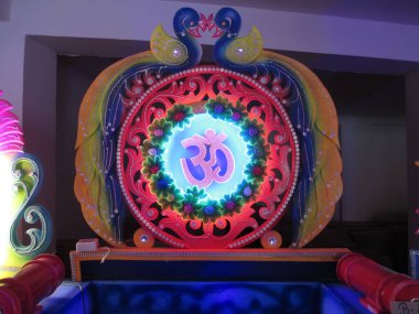 Projelerin çok amaçlı kullanımı için yıldırımlı dekoratif platform çerçeve tasarımı