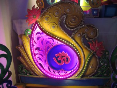 Projelerin çok amaçlı kullanımı için yıldırımlı dekoratif platform çerçeve tasarımı