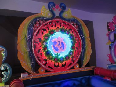 Projelerin çok amaçlı kullanımı için yıldırımlı dekoratif platform çerçeve tasarımı