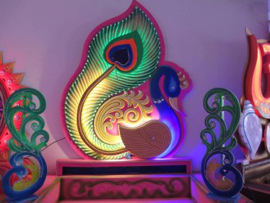 Projelerin çok amaçlı kullanımı için yıldırımlı dekoratif platform çerçeve tasarımı