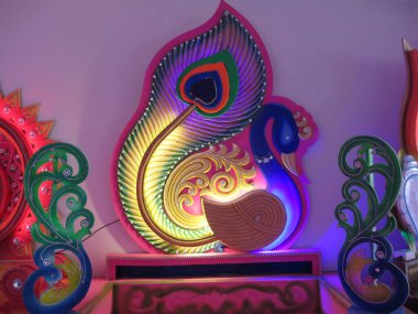 Projelerin çok amaçlı kullanımı için yıldırımlı dekoratif platform çerçeve tasarımı