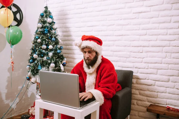 Santa Claus Sitting Table Laptop Next Christmas Tree His Home — Stock Photo, Image