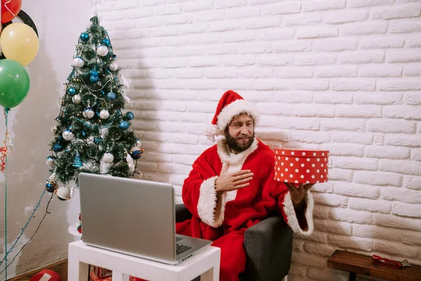 Joven Santa Claus Con Sombrero Vídeo Llamando Los Niños Hablando — Foto de Stock