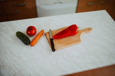 Arka planda taze sebzeler, kapatın.