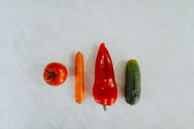 Arka planda taze sebzeler, kapatın.