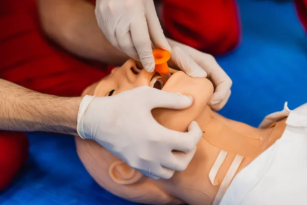 Solunum Yolundaki Komplikasyonlara Yardım Edin Soluk Borusuna Giriş Endotrakeal Tüp Stok Fotoğraf