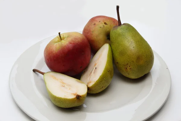 Sonbaharda hasat. Elma ve armut.