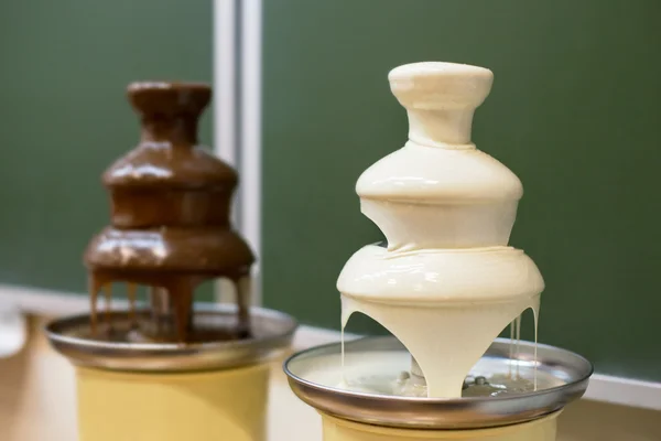 Two chocolate fountains — Stock Photo, Image
