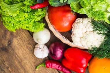Çeşitli ham organik sebze ile kompozisyon