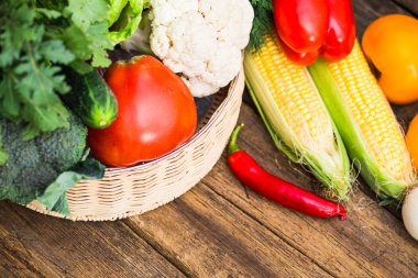 Çeşitli ham organik sebze ile kompozisyon