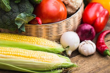 Çeşitli ham organik sebze ile kompozisyon