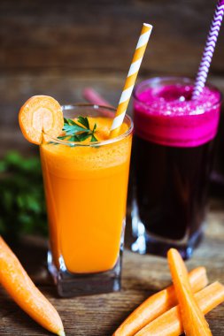 Taze sebze suları, havuç, pancar yaptı. Vejetaryen yiyecekler. O