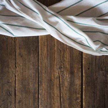 Ahşap arkaplanda masa örtüsü tekstili