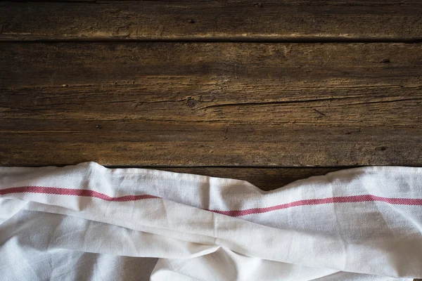 ผ้าปูโต๊ะบนพื้นหลังไม้ — ภาพถ่ายสต็อก