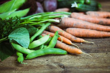 Taze sebze pancar havuç salatalık soğan biber patates domates. Vejetaryen yiyecekler. Sağlıklı yaşam.