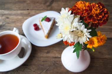 Çay kesme şeker ve kek