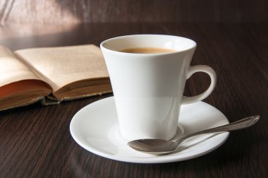 sabah fincan kahve ve kitap