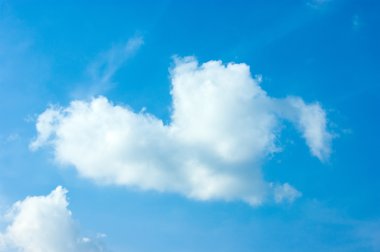 Bulutlu mavi gökyüzü