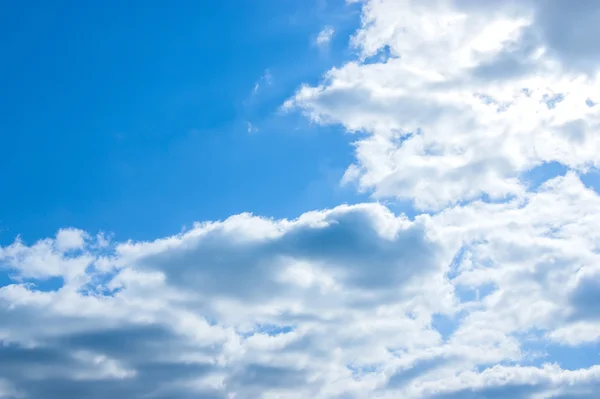 Cielo blu con nuvole — Foto Stock