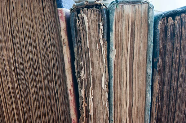 Una pila de libros antiguos — Foto de Stock