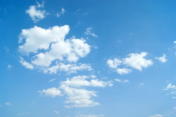 雲と青い空 — ストック写真