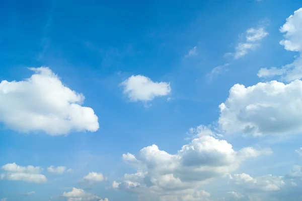 雲と青い空 — ストック写真