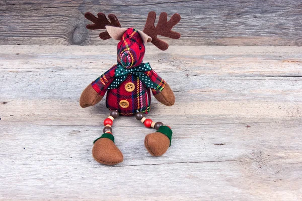 Juguete de renos de Navidad sobre fondo de madera — Foto de Stock