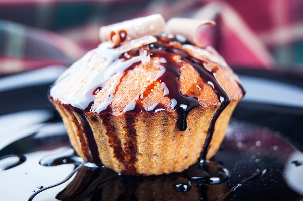 Muffiny s čokoládou a sirup — Stock fotografie