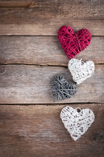 Hart op een houten achtergrond. Vintage stijl. — Stockfoto