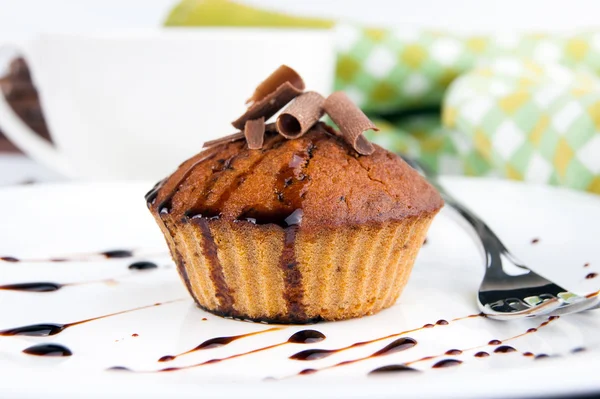 Muffin al cioccolato e sciroppo — Foto Stock