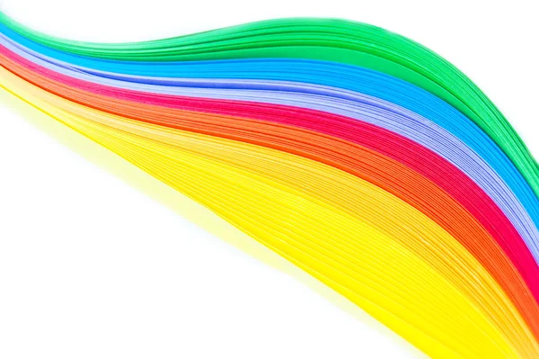 Веселковий кольоровий креслярський папір, викладений хвилями і формами — стокове фото