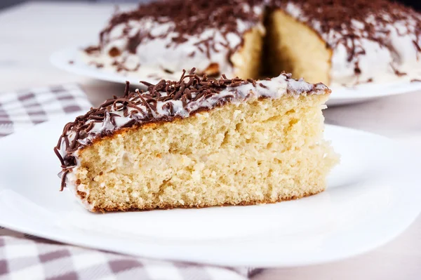 Bolo com chocolate preto e branco — Fotografia de Stock