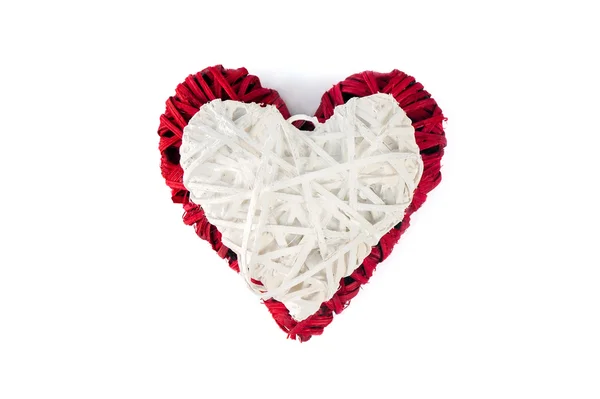 Corazón de madera roja sobre un fondo blanco — Foto de Stock