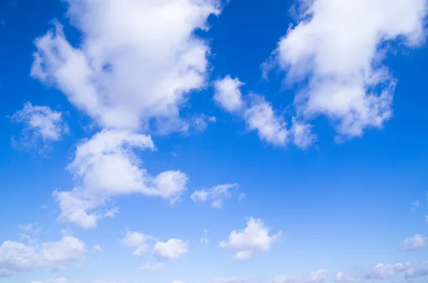 Cielo blu con nuvola primo piano — Foto Stock