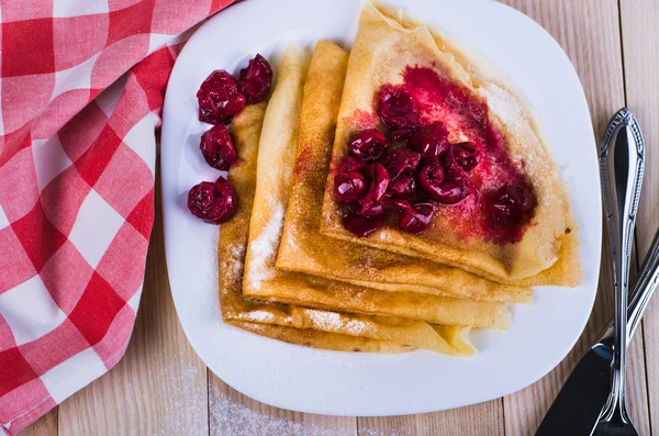 Pancakes with jam and berries on a plate — Stock Photo, Image