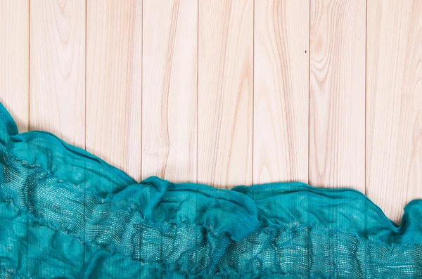 Foulard vert sur fond en bois — Photo
