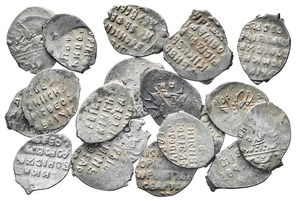 Старі гроші Росії XVII століття. Срібні монети ізольовані. — стокове фото