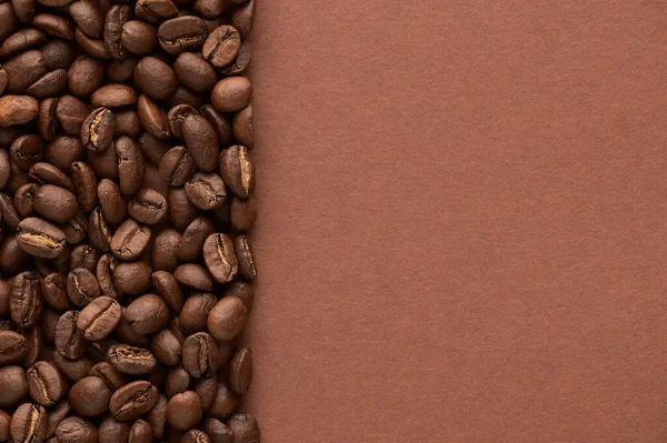 Geroosterde Koffiebonen Bruine Achtergrond Met Kopieerruimte Bovenaanzicht Van Dichtbij Hoge — Stockfoto