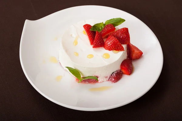 Dessert au fromage à la fraise — Photo