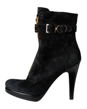 Beyaz bir arka planda kadın botları